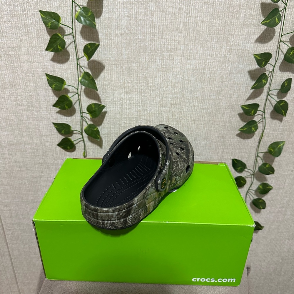 Crocs Camouflage Pattern Clogs - image 4